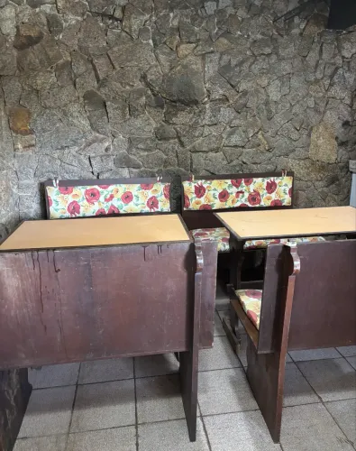 Conjunto de 2 mesas + 4 cadeiras