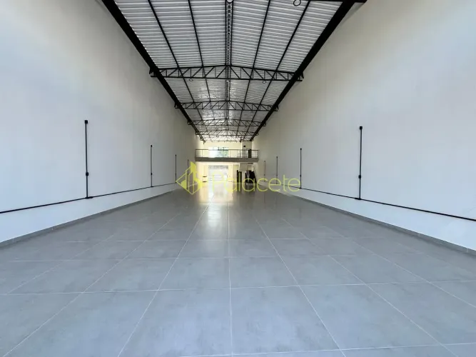Espaço Comercial para Locação: Galpão com 397,35 m² de Área Útil, Pé Direito Alto, Salão A