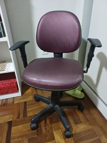 Cadeira escritório + descanso para pés