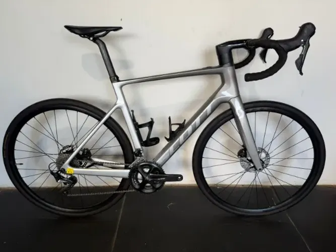 Scott Addict eRide 20 - Tamanho 56 | Shimano 105 11v | E-Bike