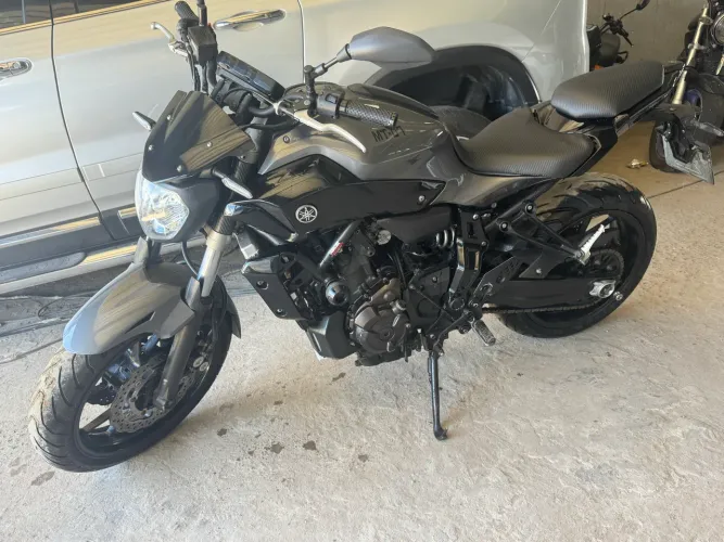 Yamaha MT 07 top