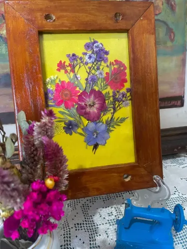 QUADRO FLORES SEMPRE VIVAS MOLDURA ANTIGA MADEIRA /VIDRO