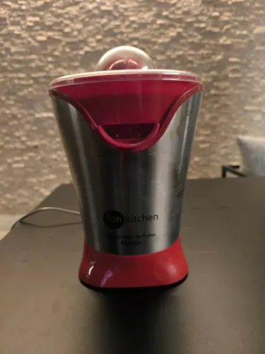 Espremedor de frutas master Fun kitchen semi-novo