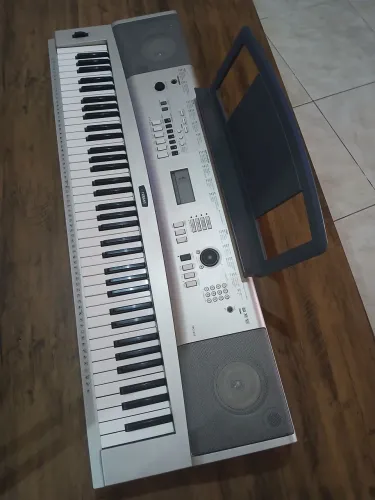 Teclado Yamaha 