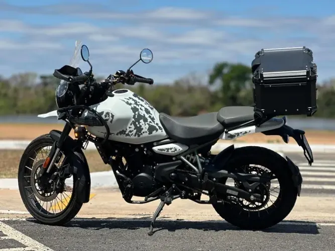  Royal Enfield Himalayan 450 (2025/2026) - Apenas 2.200km + R$ 3k em Acessórios!