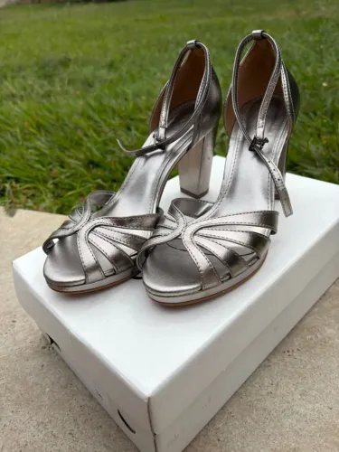Salto meia pata - Corello prata (Peep toe) em couro - tam.  nª 36