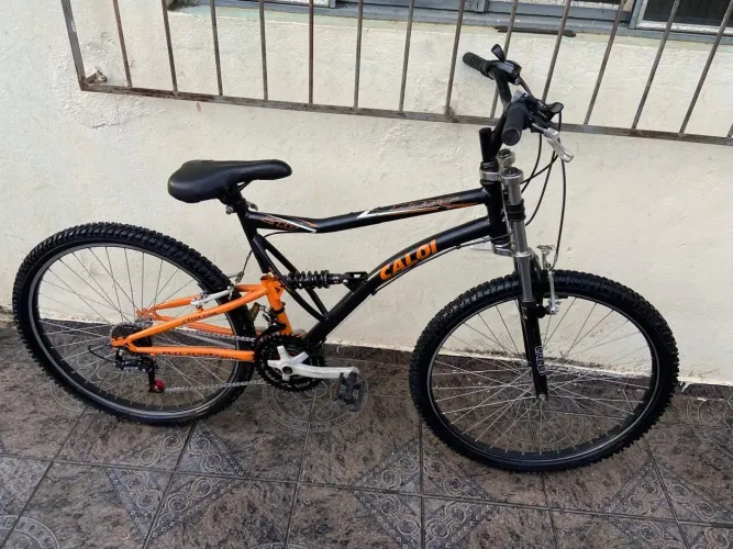 Bicicleta aro 26 Caloi quadro Full suspension 18 marchas com suspensão dupla!!
