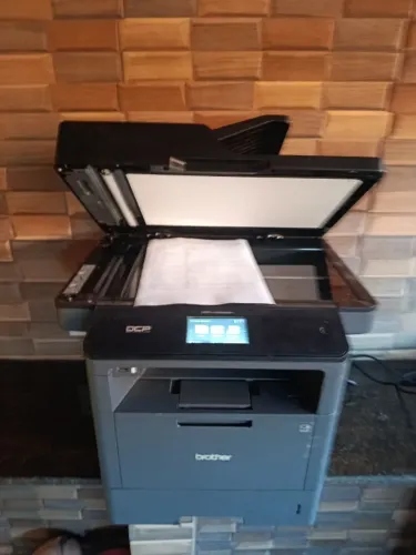 Impressora multifuncional brother dcp L5652dn bem conservada com toner cheio