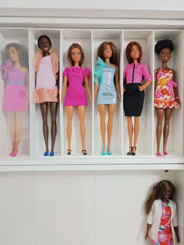 BARBIE FASHIONISTAS CADA UMA 100,00