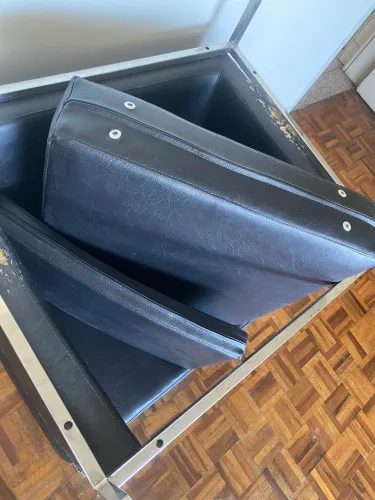 Vendo poltrona design precisa de restauro