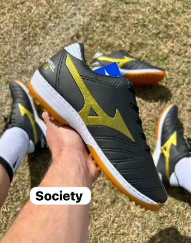 Chuteira society