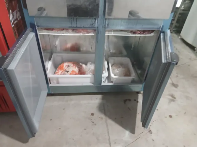 Vende-se geladeira inox tipo câmara fria