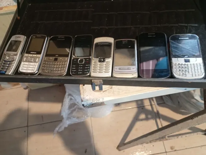 Vendas ou troco celular antigo 