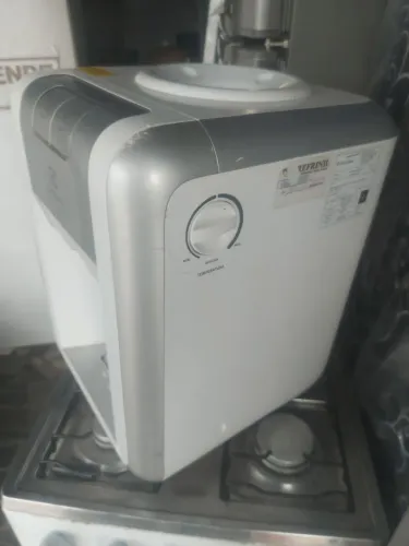 Vende se gela água Electrolux