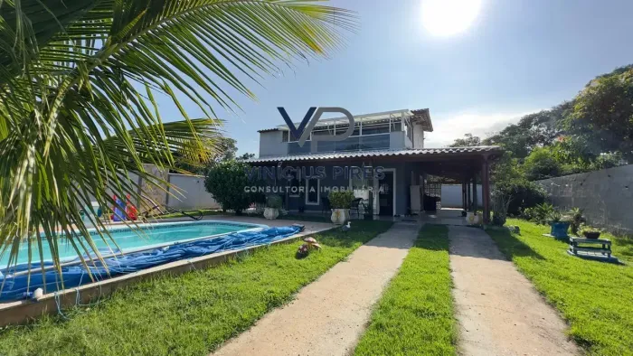 À venda casa com piscina, área gourmet e suíte master em Baía Formosa, Armação dos Búzios.
