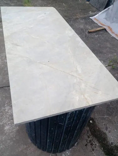 Mesa de mármore