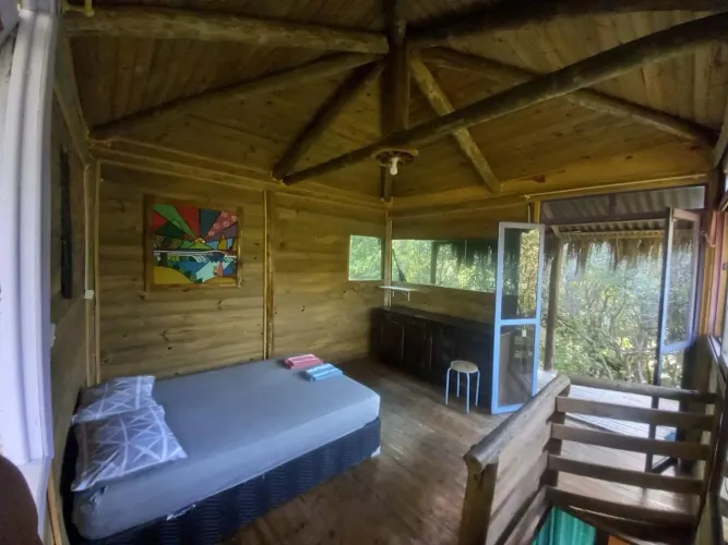 Alugo casa ótima localização e segurança