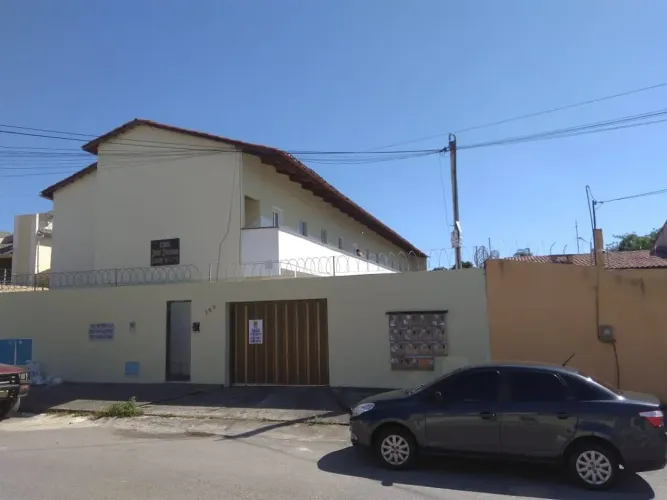 Apartamento para aluguel possui 48 metros quadrados com 2 quartos em Lagoa Redonda - Forta