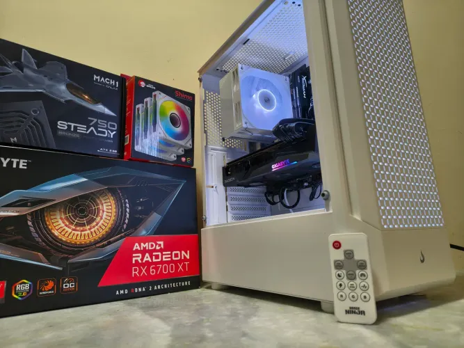 Pc gamer RX 6700XT 12GB / Ryzen 7 /32GB Ram / gabinete lian li Roda tudo
