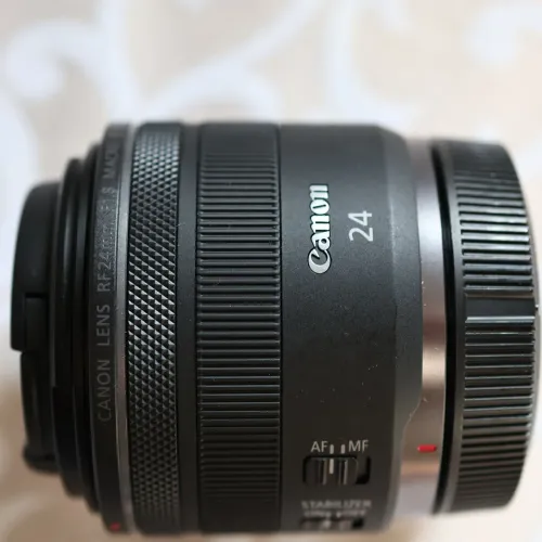 Lente Canon 24mm RF 1.8 Macro