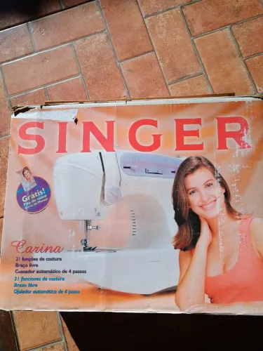 Máquina de Costura Singer 220v