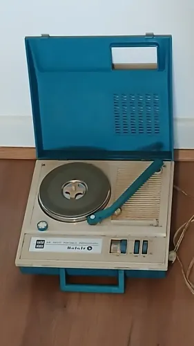 Toca Discos Portátil Belair Anos 70 Rádio AM Solid State Vintage