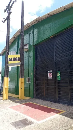 Excelente e amplo Galpão na Várzea!