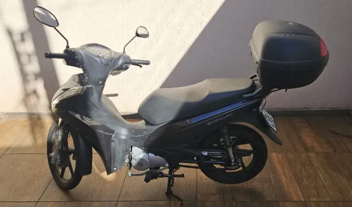 Baú Givi E450 (45L, 2 capacetes) + Suporte Chapam Biz 125 2018-2022