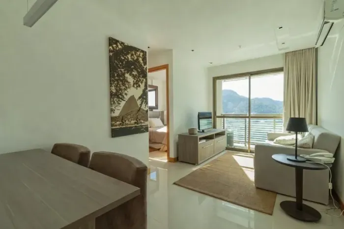 Apartamento de Alto Padrão na Barra da Tijuca - 1 Quarto, 1 Suite, 1 Sala, 1 Banheiro, 1 V