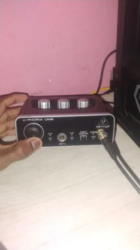 Interface de audio behringer um2