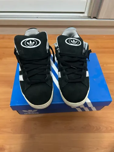 Adidas campus