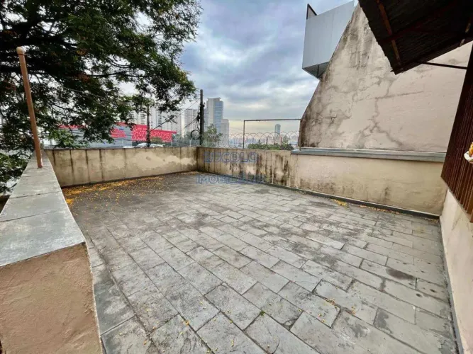 Imovel com garagem para locação comercial na Rua Thales dos Santos Freire no Baeta Neves e
