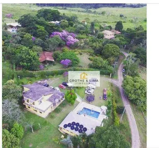 Linda Chácara em Condomínio com Pista de Pouso de Avião com 3 Dormitórios e 2.500 m² à Ven
