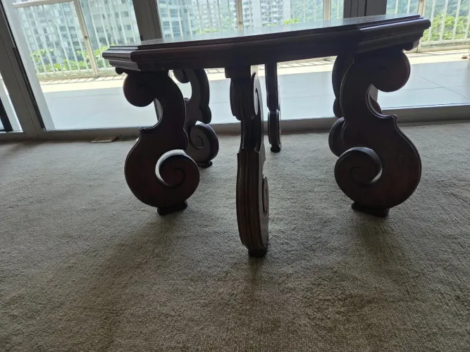 VENDO MESA DE CANTO MADEIRA DE LEI.