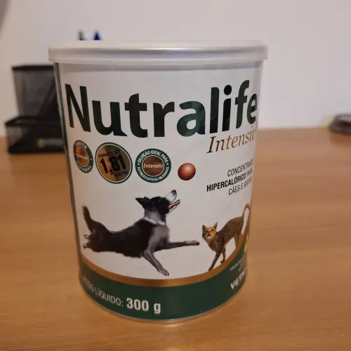 Ração hipercalórica para gatos e cães lacrada