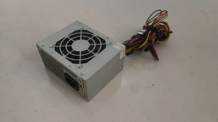 Fonte de PC para Gabinete Slim