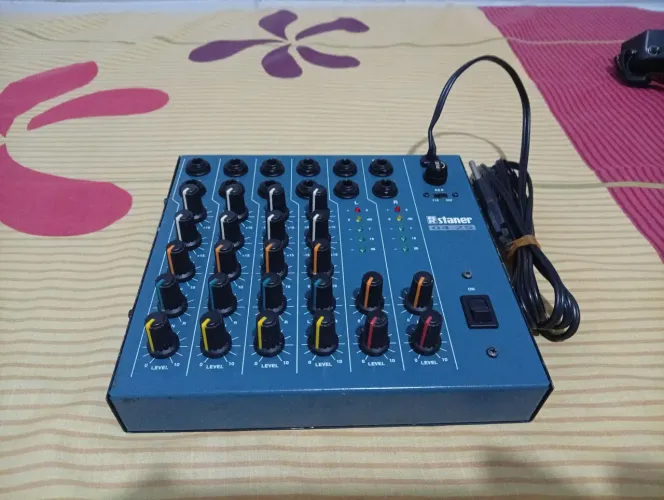 Mesa de som staner 4 canais 