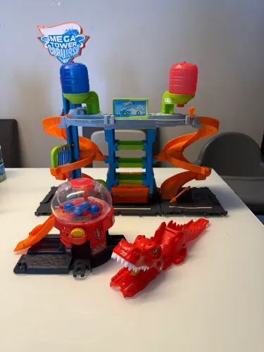 lava jato hotwheels + loja de doces + lançador dinossauro