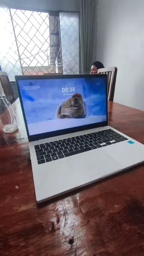 Notebook Samsung book branco - Coren 3 11ª Ger. 8GB RAM SSD 256(liga em 3 segundos)