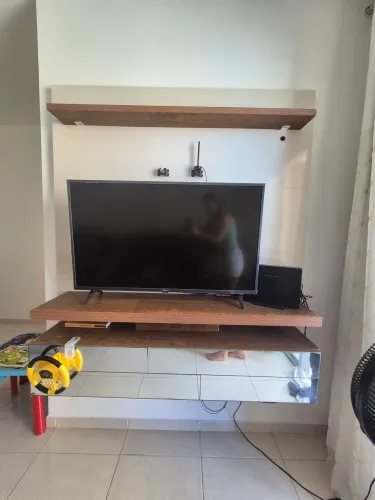 Painel para TV de até 60 polegadas com espelho