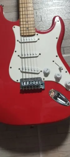 Guitarra Vogga Modelo Stratocaster 
