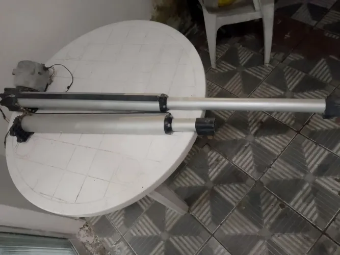 Vendo dois braços idraulicos de portão