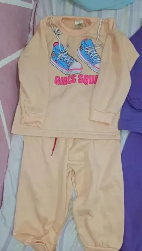 Vendo 6 conjuntos de moletom infantil tamanho 3 anos veste até 2. Novos.