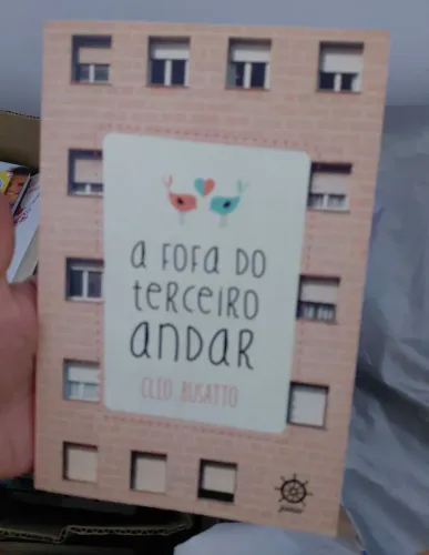 Livro "A fofa do terceiro andar" , Cleo Busatto