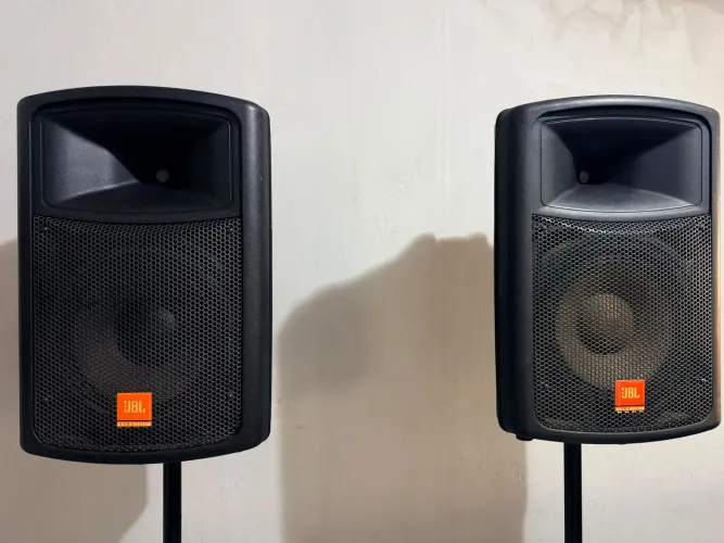 Caixa ativa JBL