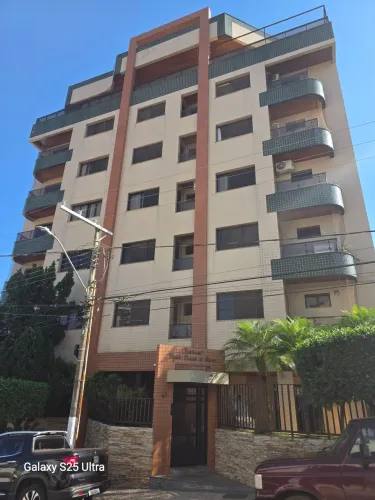 Aluga-se apto 250 m2 no centro de Patos de Minas. 4 suítes