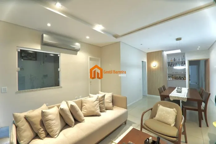 Casa Charmosa com Quintal 120m² | 3 Quartos e 3 Vagas
