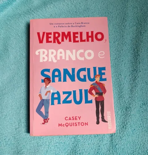 Vermelho Branco e Sangue Azul - Casey McQuiston (Acompanha marca página original e brinde)