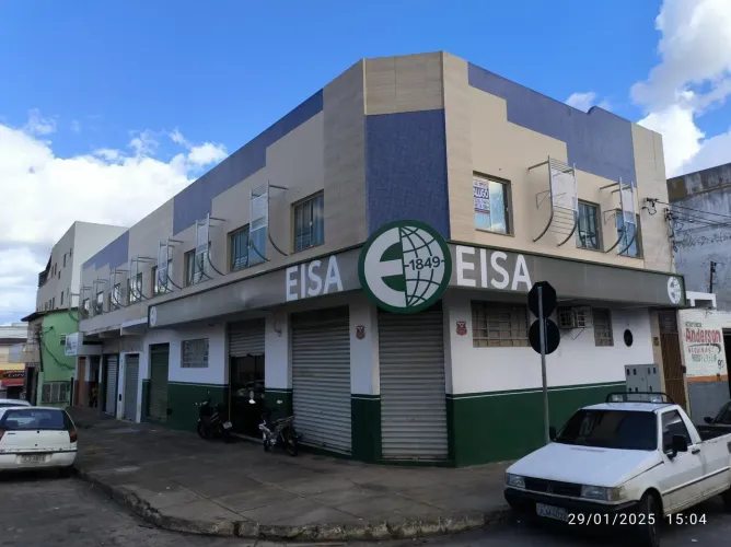 Alugo 09 salas com possibilidade de 02 recepções no 1º andar com Habites comercial no cent