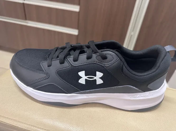 Tênis Under Armour charged